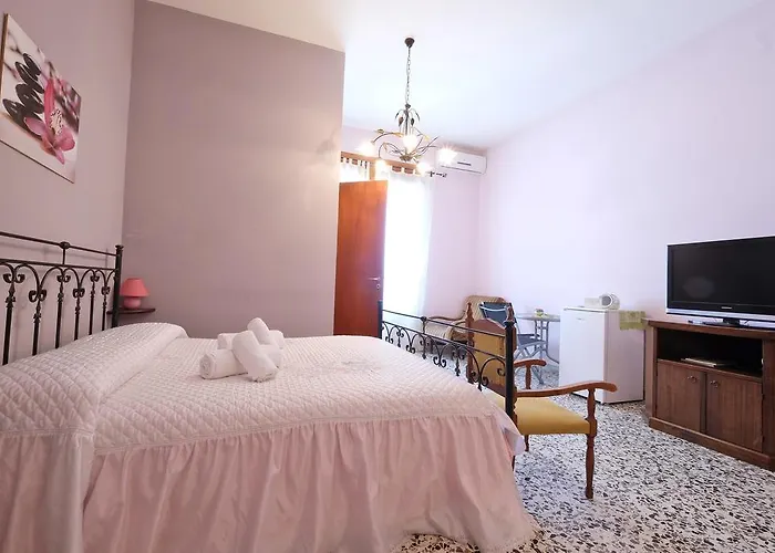 לינה וארוחת בוקר Corte Coronisio 3*