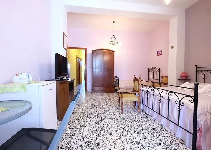 לינה וארוחת בוקר Corte Coronisio 3*